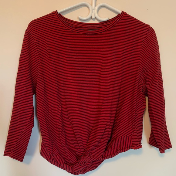 🌼TEES AND TANKS 3 FOR 25$🌼 Suzy Shier Long Sleeve Tee - Picture 1 of 4